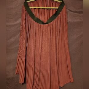 Pleated midi length skirt